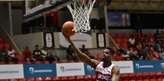 Los Indios pasean a los punteros Leones