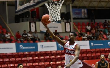 Los Indios pasean a los punteros Leones