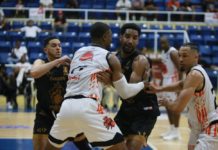 Guerrero imponente en triunfo de Leones en La Vega