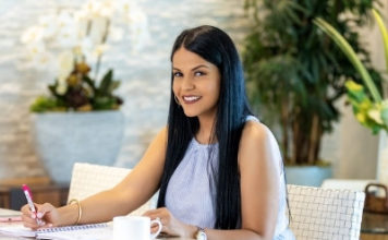 Yanilda Estrella recibe distinción como “Mujer de Impacto 2022” en la cumbre “Expo Finanzas Mujer”