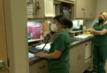 El último día de la última clínica de abortos de Arkansas, EE.UU., donde entra en vigor una de las leyes más duras del país