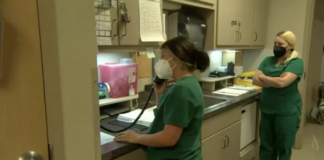 El último día de la última clínica de abortos de Arkansas, EE.UU., donde entra en vigor una de las leyes más duras del país