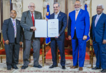 Presidente Abinader entrega Premio Nacional de Periodismo a Gautreaux Piñeyro