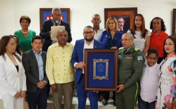 Ayuntamiento de El Seibo reconoce como Hijo Distinguido y Meritorio al director de la DIGESETT