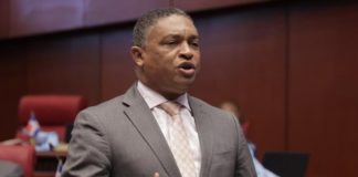 Lorenzo reclama al Gobierno devolver “abusivos montos” cobrados en factura eléctrica