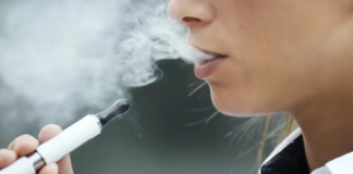 «Es como si fumaran 20 cigarrillos al día»: los riesgos de los cigarrillos electrónicos que se han puesto de moda entre jóvenes y adolescentes