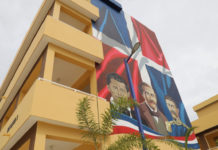 Padres denuncian trabas para inscribir a sus hijos en liceo de Ciudad Juan Bosch