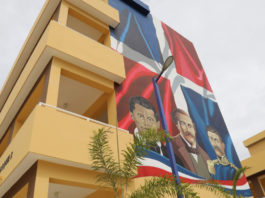 Padres denuncian trabas para inscribir a sus hijos en liceo de Ciudad Juan Bosch