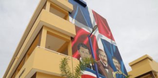 Padres denuncian trabas para inscribir a sus hijos en liceo de Ciudad Juan Bosch