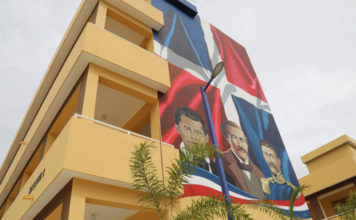 Padres denuncian trabas para inscribir a sus hijos en liceo de Ciudad Juan Bosch