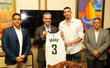 Presidente Abinader recibe a Chris Duarte en Palacio Nacional