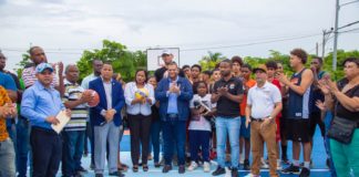 Alcalde Carlos Guzmán entrega anhelada cancha de baloncesto en Urbanización El Paso