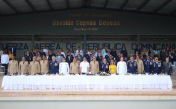 Fuerza Aérea realiza vistosa actividad de condecoraciones, reconocimientos y graduaciones