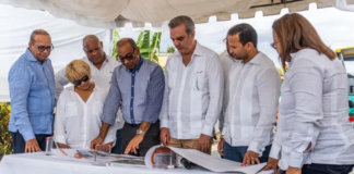 Abinader y ministro Ascención supervisan programa de asfaltado en San Juan