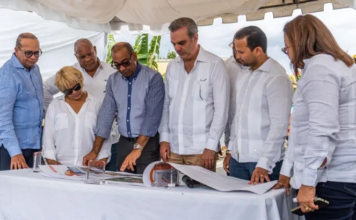 Abinader y ministro Ascención supervisan programa de asfaltado en San Juan
