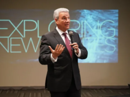 Lisandro Macarrulla renuncia como ministro de la Presidencia