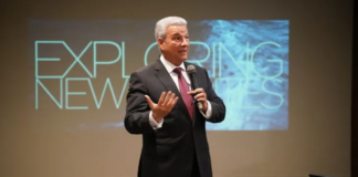 Lisandro Macarrulla renuncia como ministro de la Presidencia