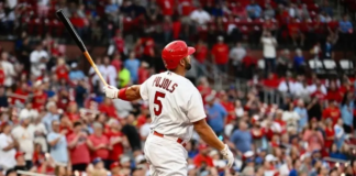 Albert Pujols pega grand slam y se coloca a diez jonrones de los 700