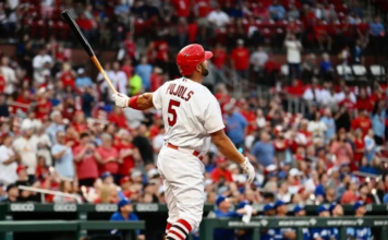 Albert Pujols pega grand slam y se coloca a diez jonrones de los 700