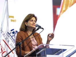 Vicepresidenta encabeza acto entrega de 10 mil becas nacionales e internacionales a igual número de jóvenes de todo el país