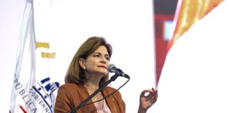 Vicepresidenta encabeza acto entrega de 10 mil becas nacionales e internacionales a igual número de jóvenes de todo el país