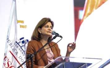Vicepresidenta encabeza acto entrega de 10 mil becas nacionales e internacionales a igual número de jóvenes de todo el país