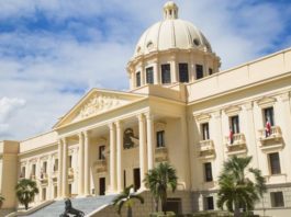 Al menos 56 empleados del Estado ganan más que el presidente de la República