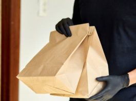 Se reitera propina del 10% no se aplica si la comida es para llevar
