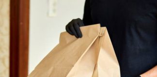 Se reitera propina del 10% no se aplica si la comida es para llevar