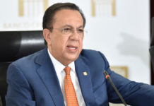 Presidente ratifica a Valdez Albizu en Banco Central