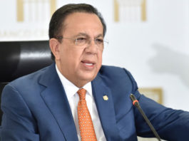 Presidente ratifica a Valdez Albizu en Banco Central