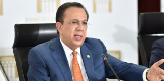 Presidente ratifica a Valdez Albizu en Banco Central
