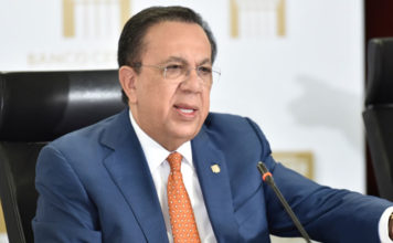 Presidente ratifica a Valdez Albizu en Banco Central