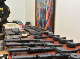 Autoridades ocupan armas y millones de pesos y dólares en Santiago