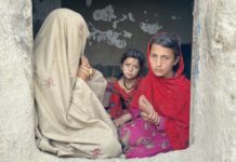 NIÑAS AFGANAS A LA VENTA PARA PODER COMER