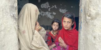 NIÑAS AFGANAS A LA VENTA PARA PODER COMER