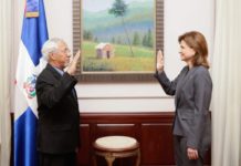 Vicepresidenta juramenta a Ángel Hernández como ministro de Educación