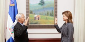 Vicepresidenta juramenta a Ángel Hernández como ministro de Educación