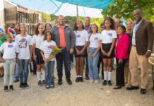 Alcalde Carlos Guzmán formaliza primera junta infantil en SDN