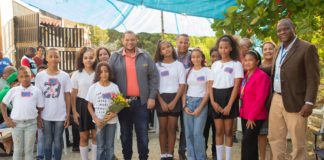 Alcalde Carlos Guzmán formaliza primera junta infantil en SDN