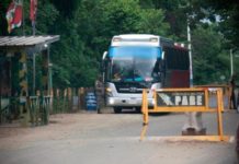 Autobuses cobran hasta RD12,000 por cada haitiano que cruza por los puestos de chequeo militar de RD