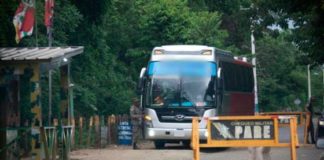 Autobuses cobran hasta RD12,000 por cada haitiano que cruza por los puestos de chequeo militar de RD