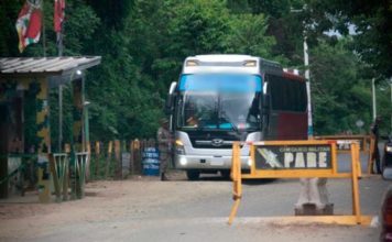 Autobuses cobran hasta RD12,000 por cada haitiano que cruza por los puestos de chequeo militar de RD