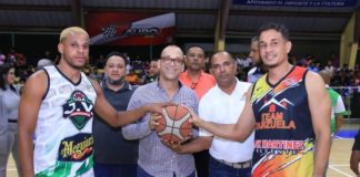 Los Rosario y Liga Juan Villar triunfan en inicio de basket superior de Villa Tapia