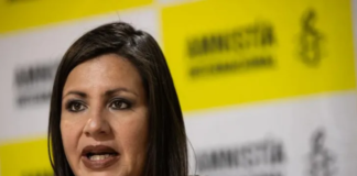 EE.UU. somete a «torturas» a migrantes haitianos por su raza, denuncia Amnistía Internacional