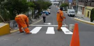 Obras Públicas informa de trabajo de señalización de carreteras y calles principales