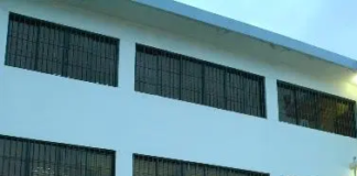 CONANI: padres de niña que cayó de cuarto piso estancia no aparecen