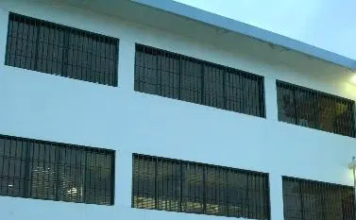 CONANI: padres de niña que cayó de cuarto piso estancia no aparecen