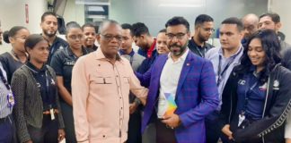 Director General de Migración felicita al departamento de Tecnología por premio otorgado a la institución