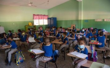 Crece rechazo a reducción de presupuesto de Educación